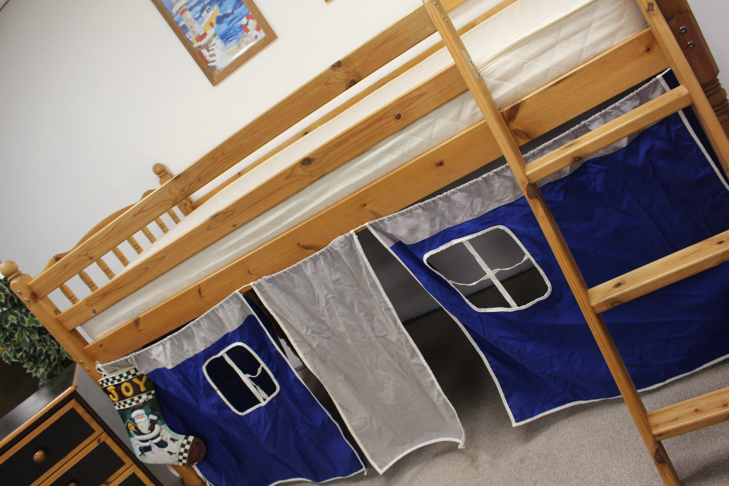 Child's Cabin Bed