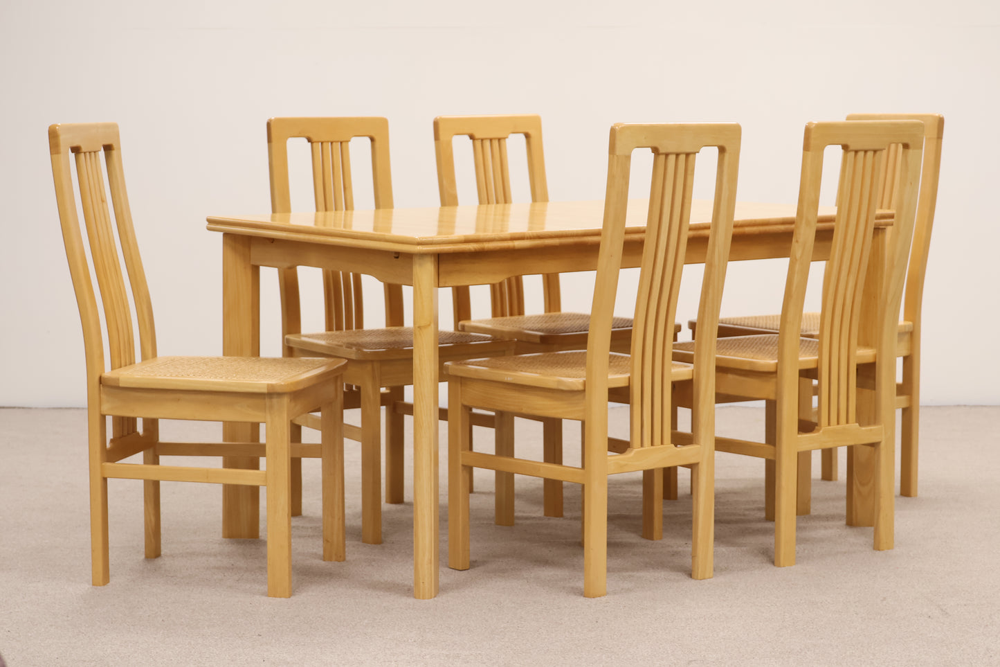 Extendable Dining Table and Chairs
