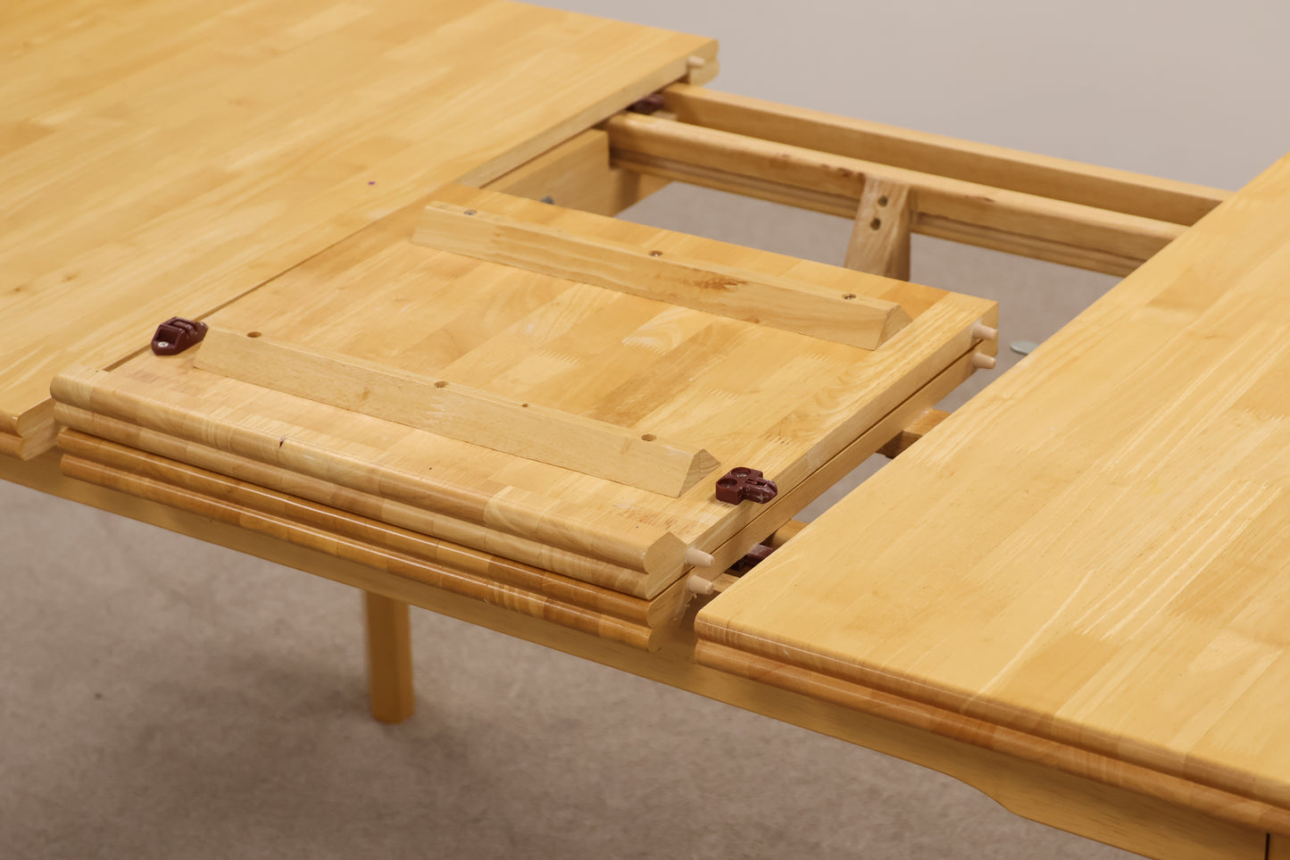 Extendable Dining Table and Chairs