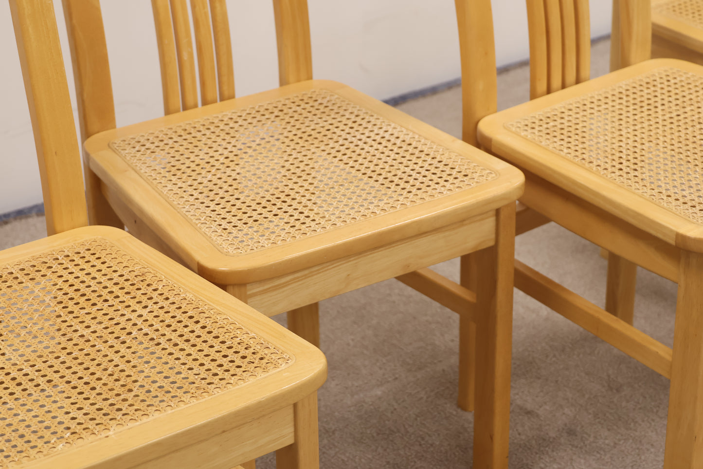 Extendable Dining Table and Chairs