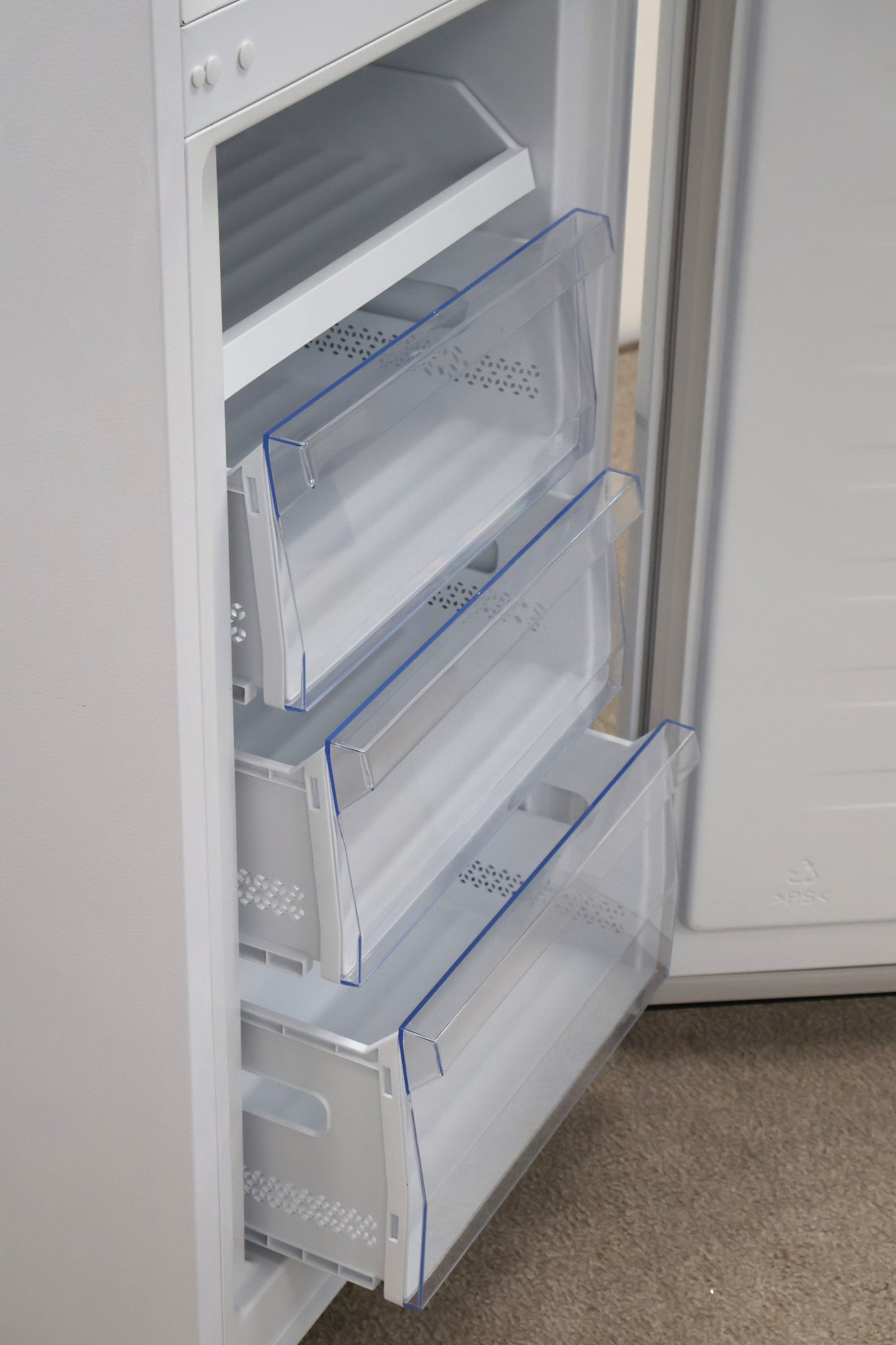 Freestanding Fridge Freezer by Fridgemaster