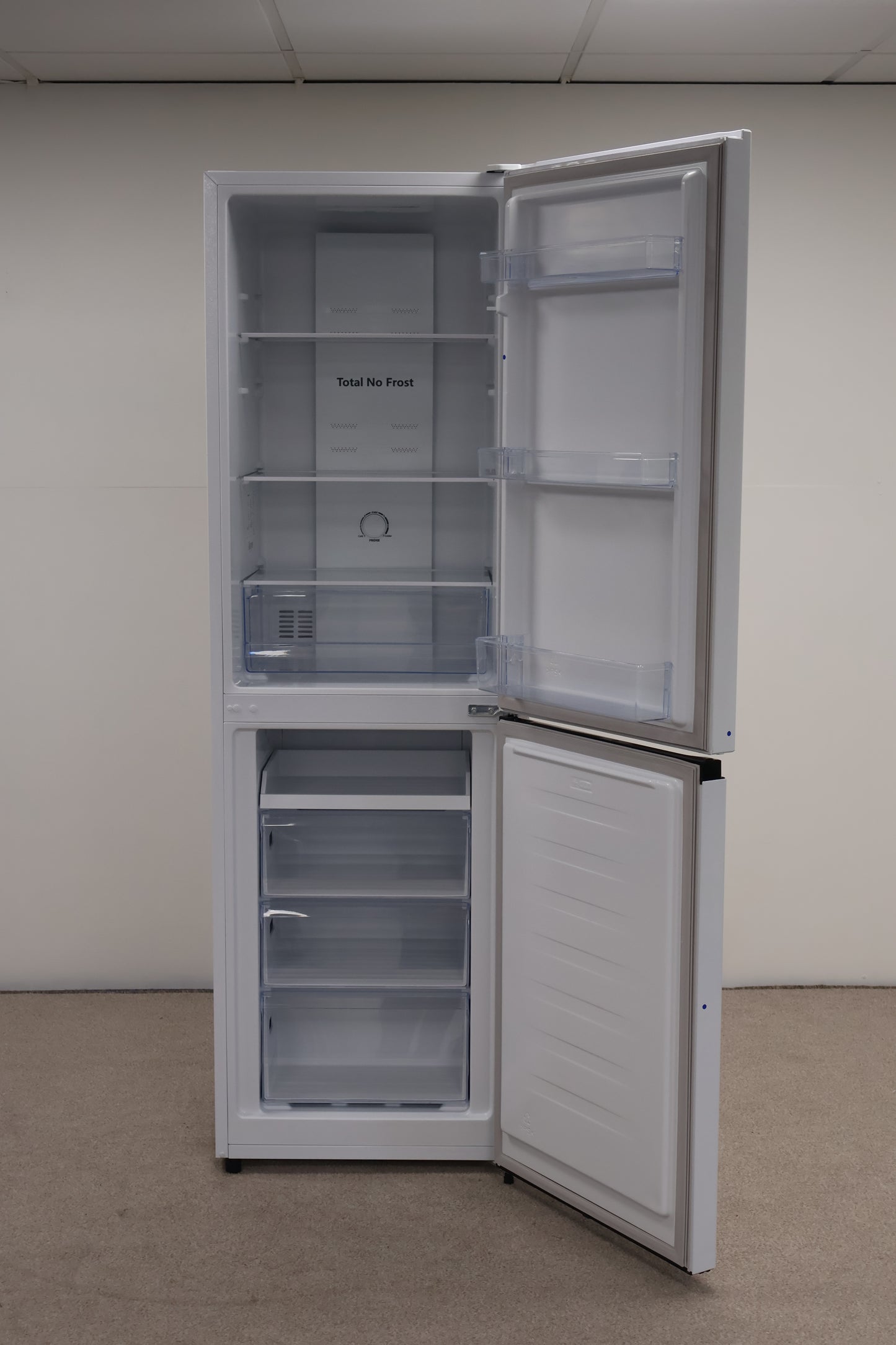 Freestanding Fridge Freezer by Fridgemaster