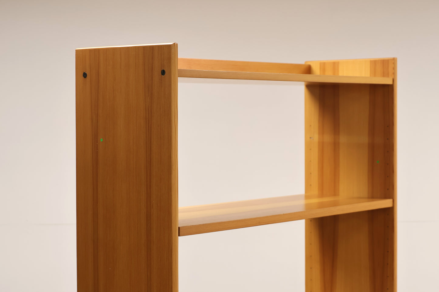 Freestanding 7-Tier Bookcase – Tall Storage Unit, Slim Design