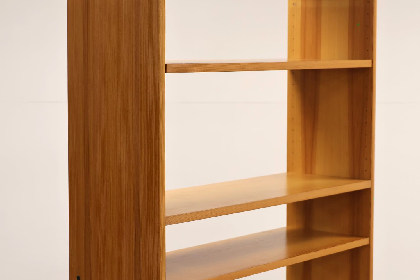 Freestanding 7-Tier Bookcase – Tall Storage Unit, Slim Design