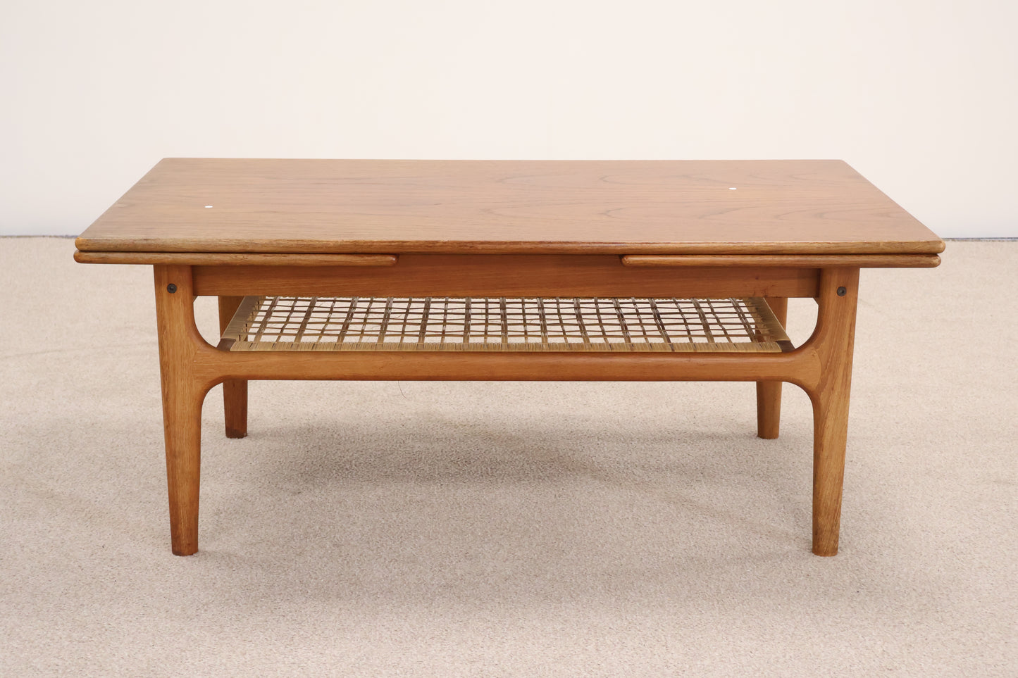 Extendable Coffee Table