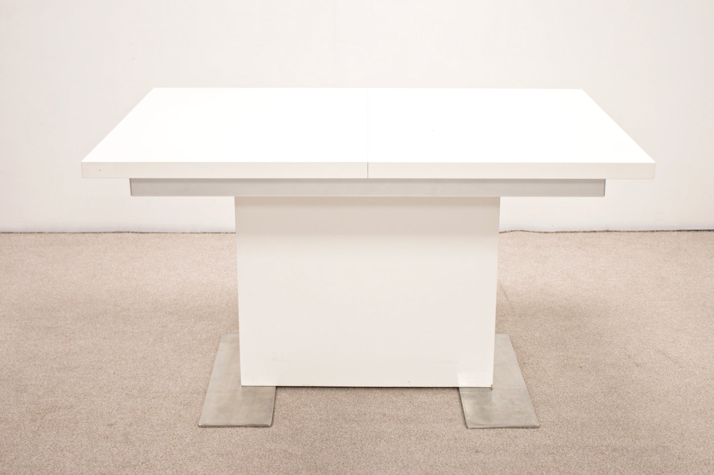 White Gloss Extendable Table