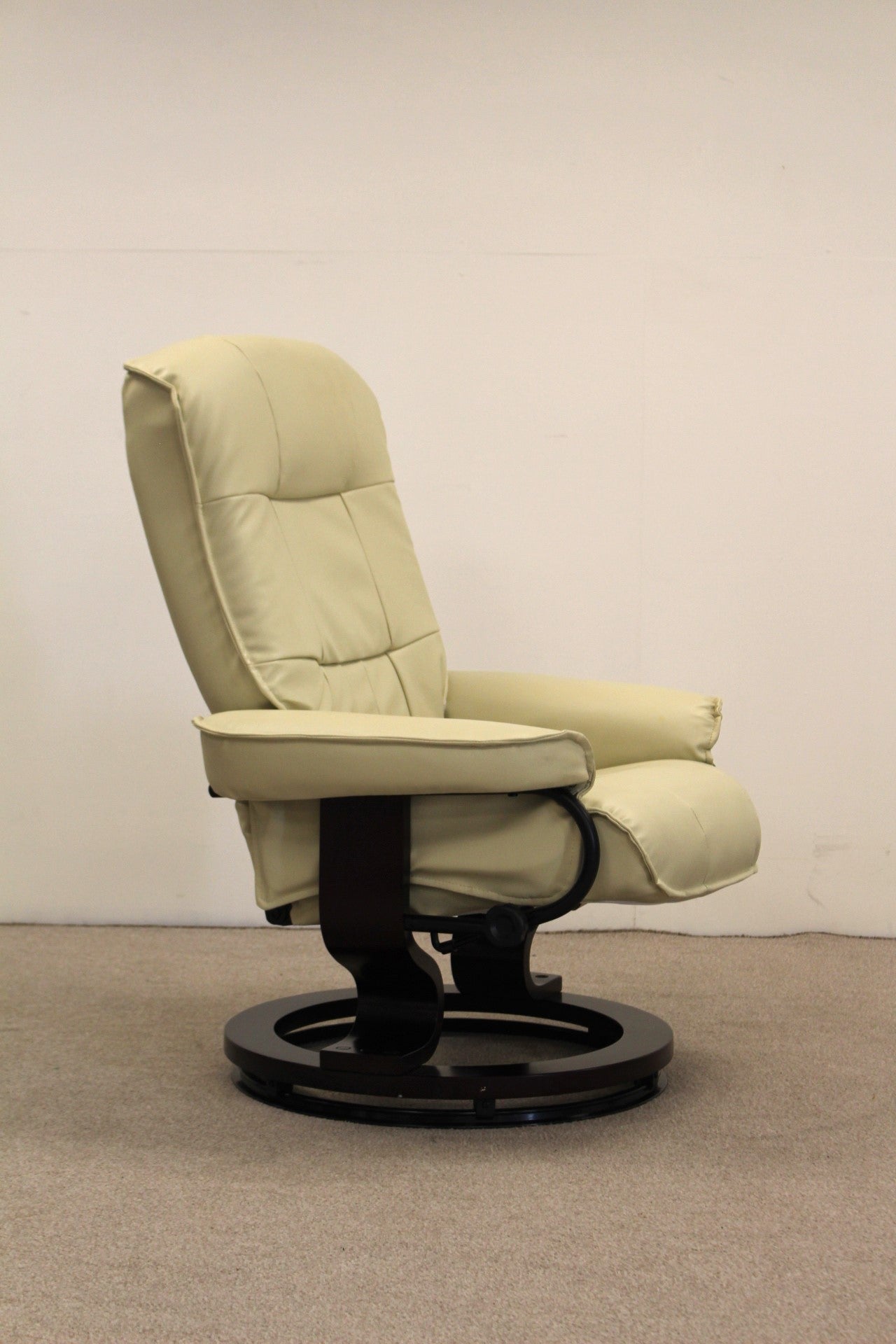 Crème Recliner with Foot Stool
