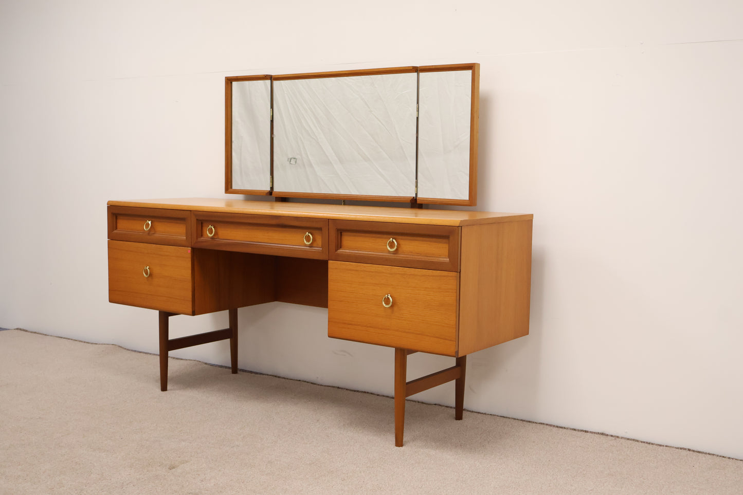 Dressing Table by Beithcraft Scotland