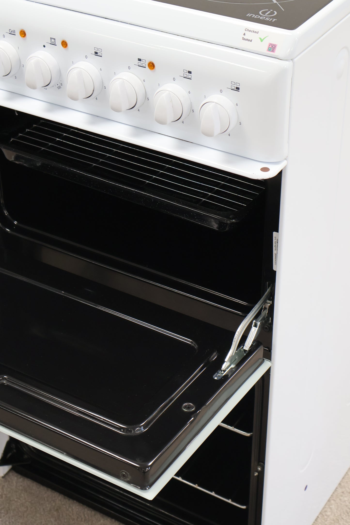 Cooker by Indesit