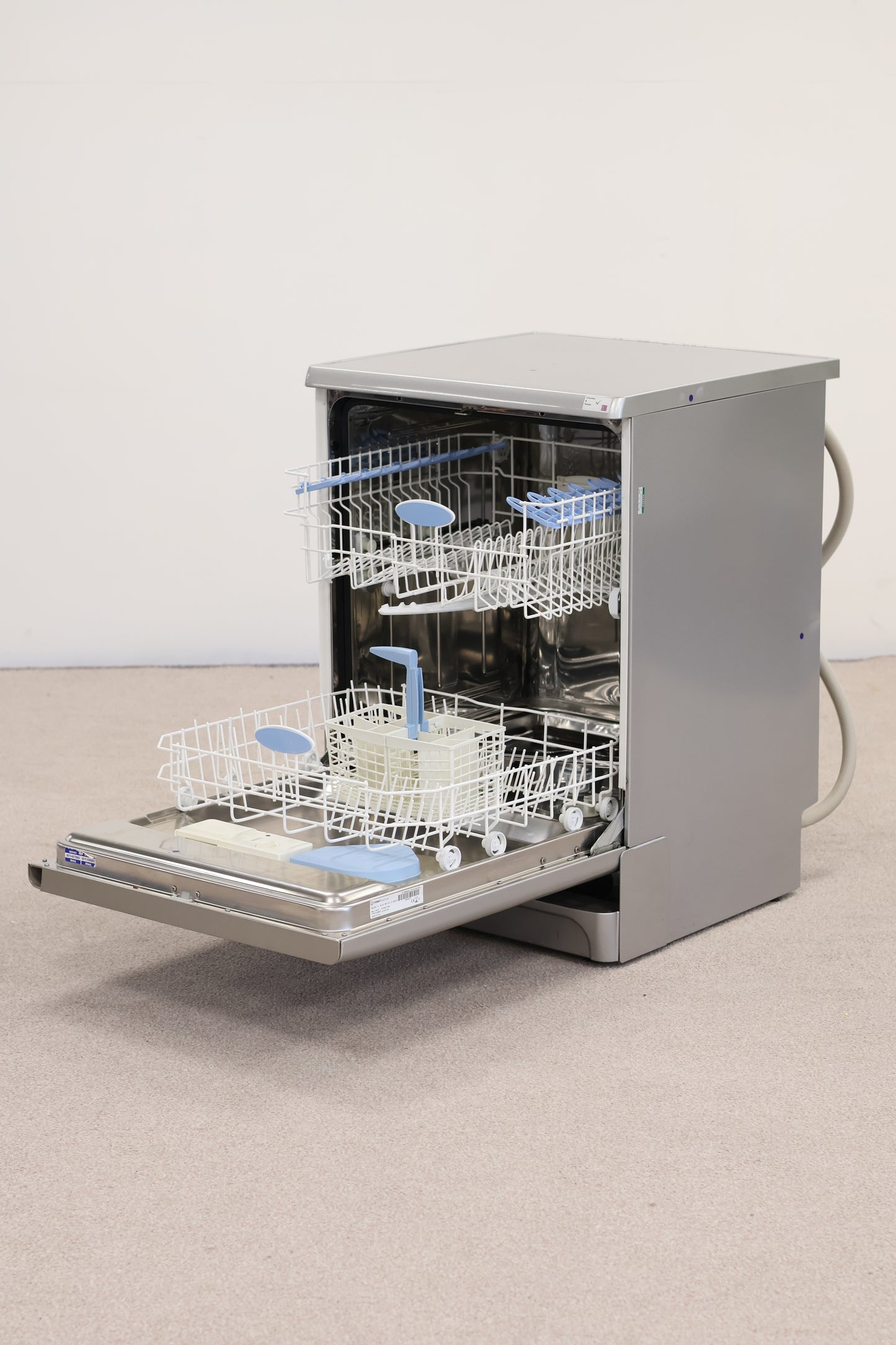 Dishwasher by Indesit