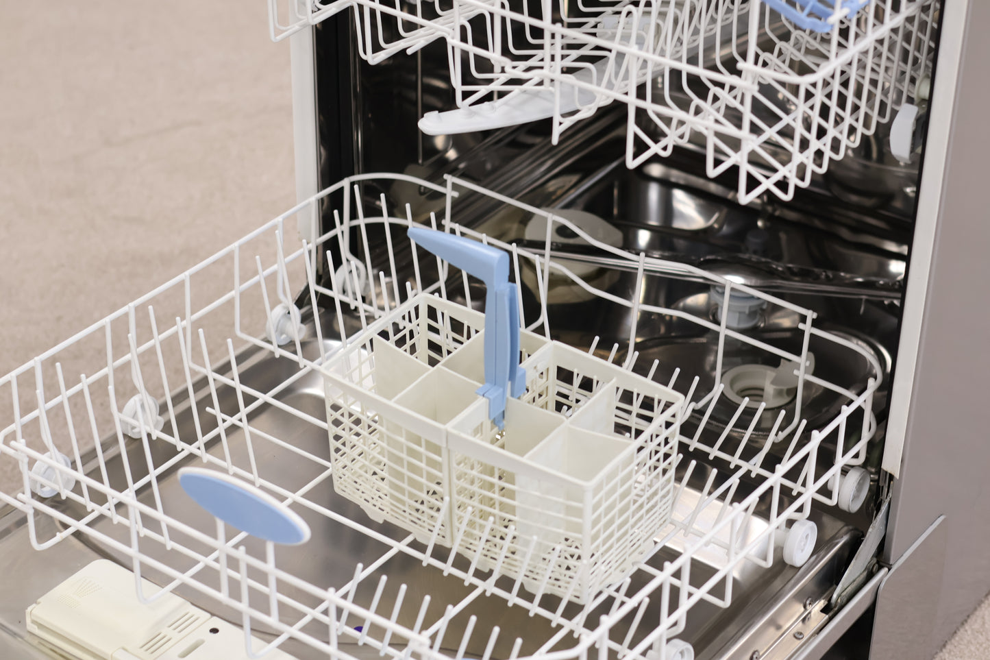 Dishwasher by Indesit