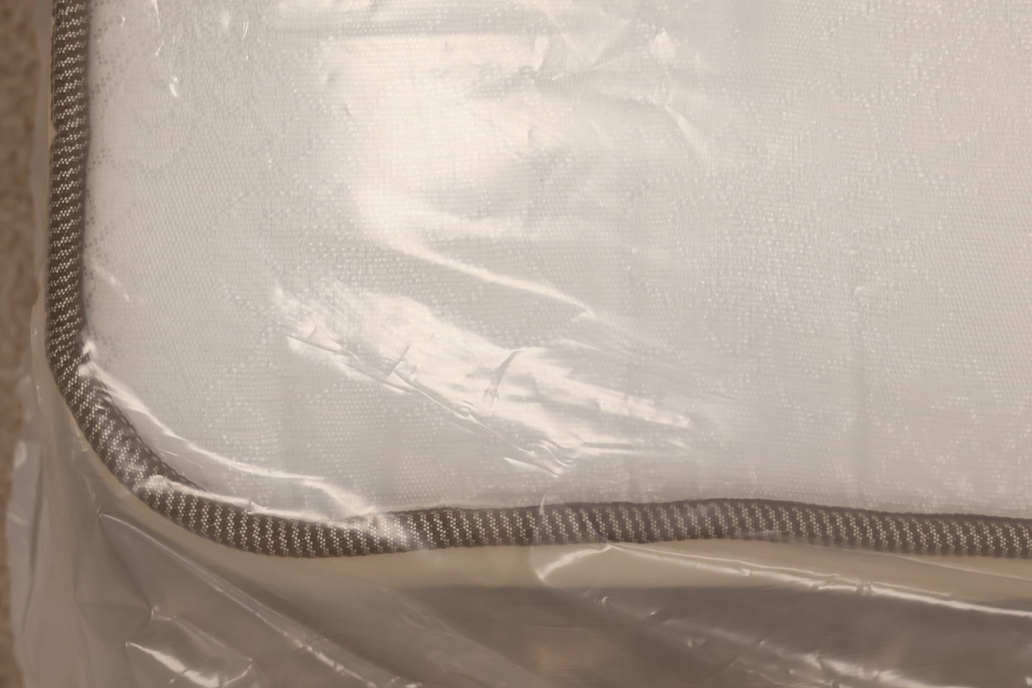 Sanitised Small Double Mattress 2000 Pocket