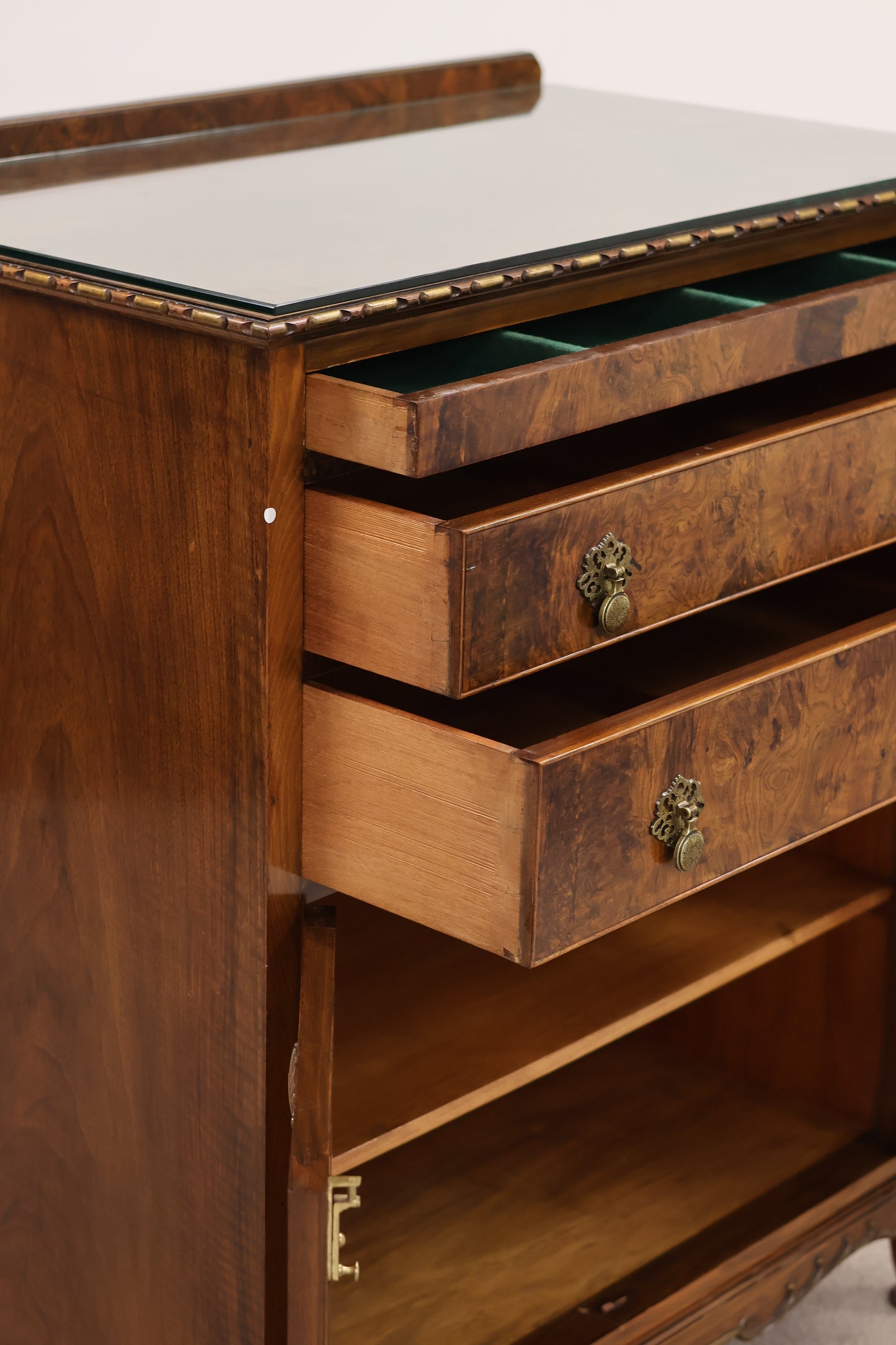 Vintage Chest of Drawers
