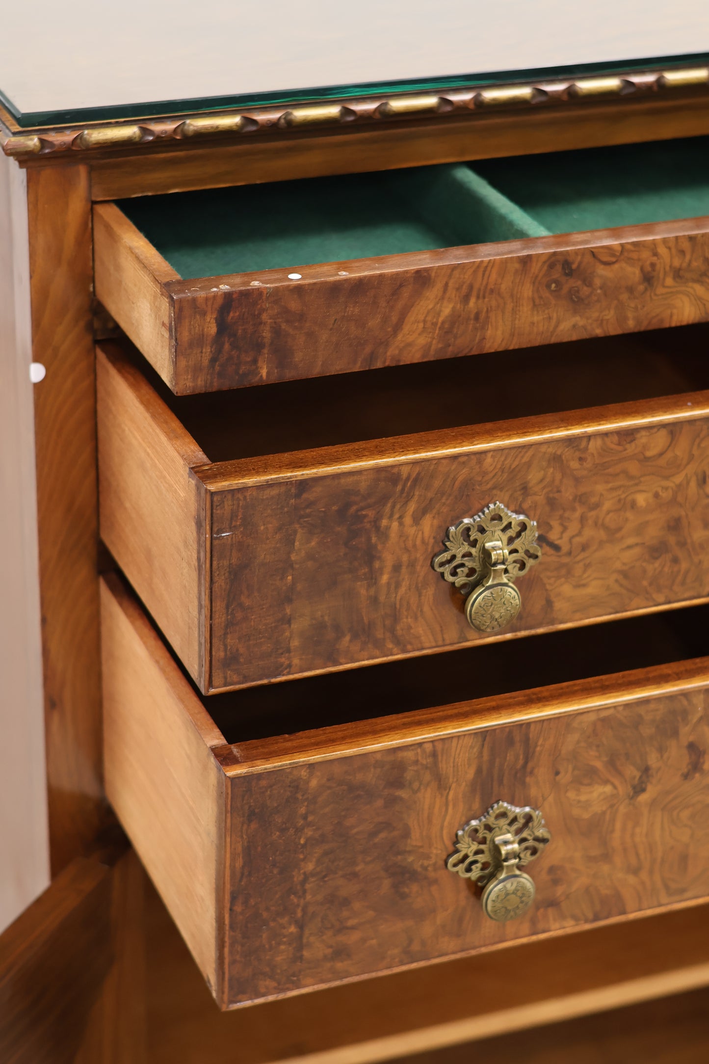 Vintage Chest of Drawers