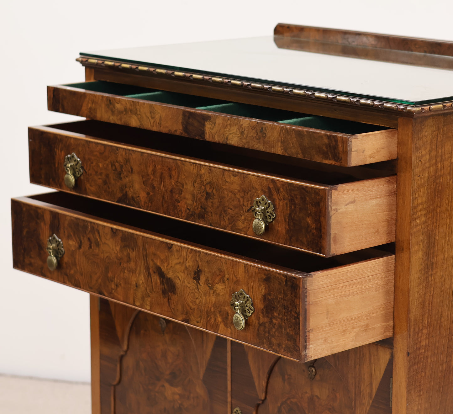 Vintage Chest of Drawers