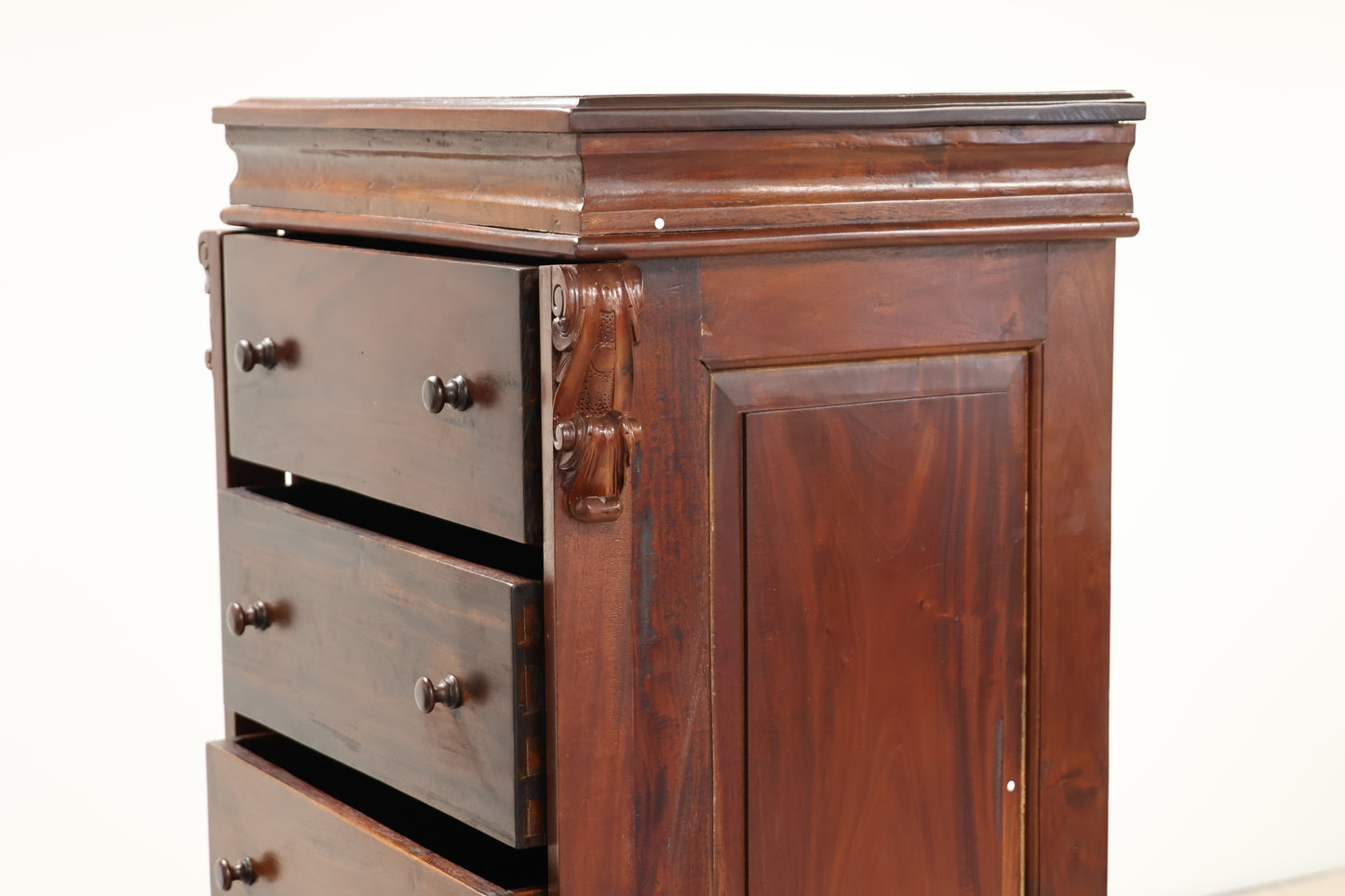 Vintage Wellington Chest