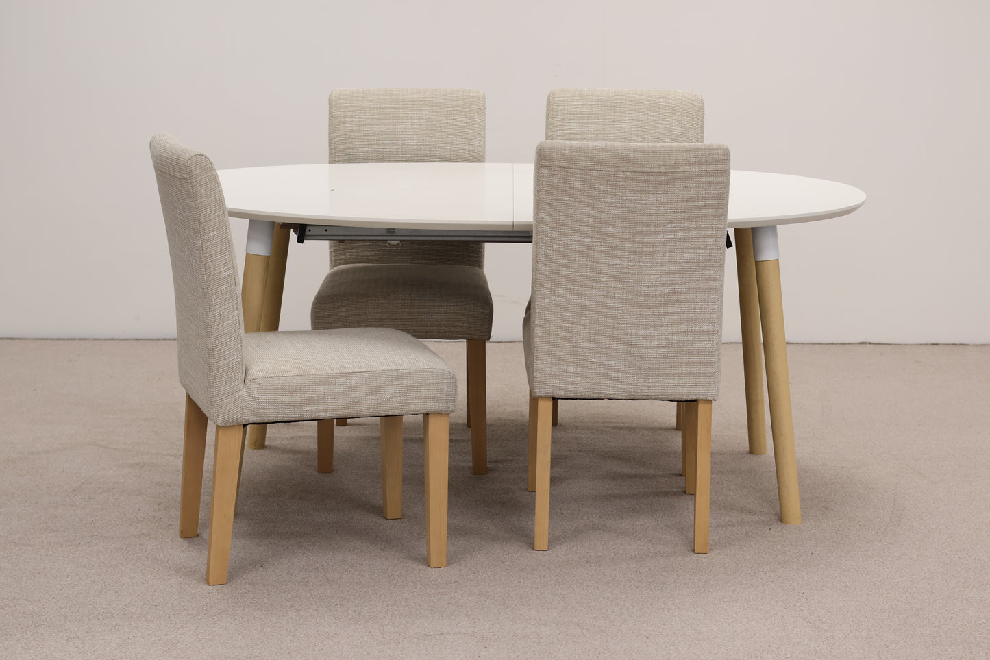 Extendable Table & Chairs