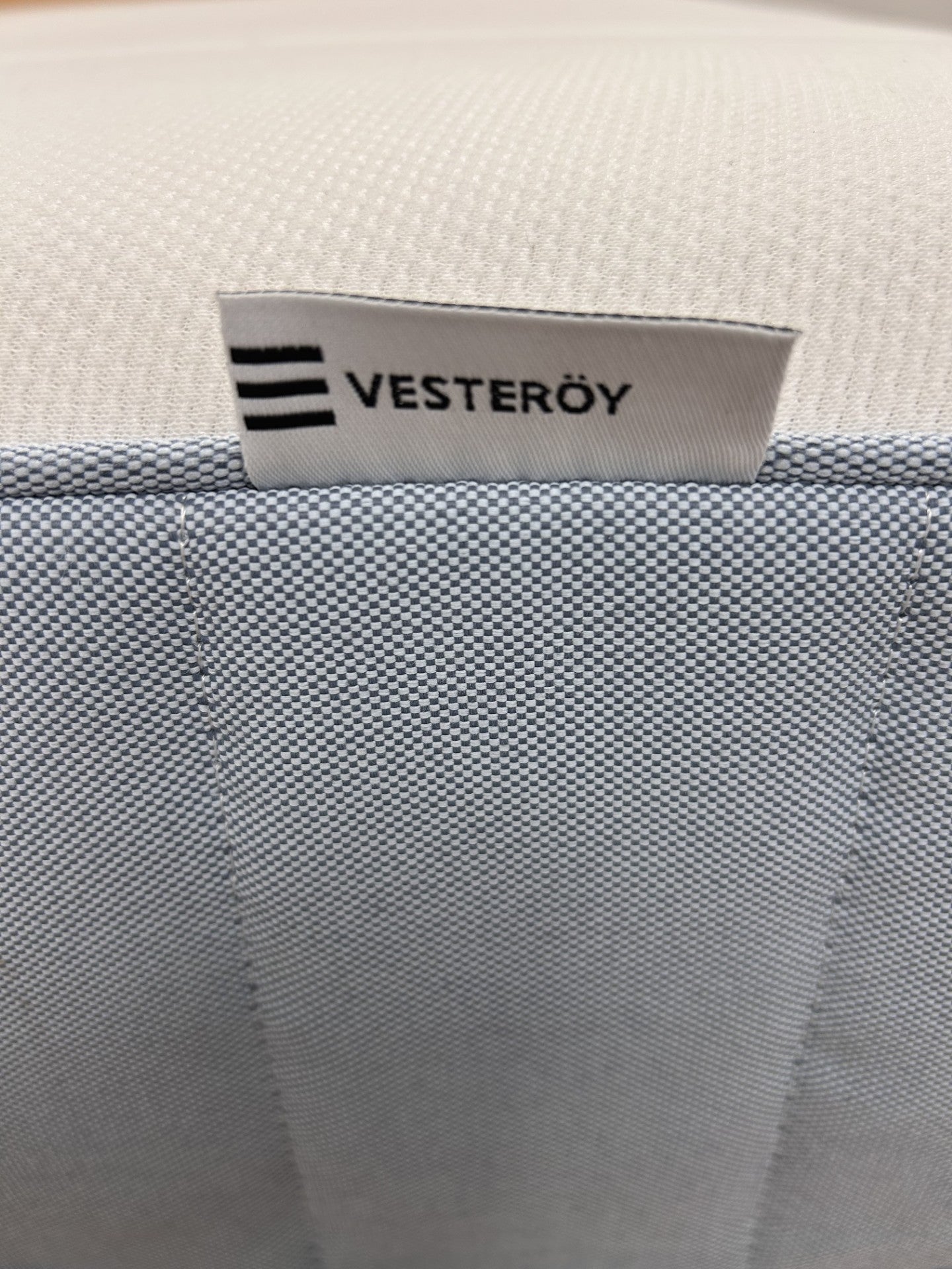 King Size Bed with Sanitised Mattress