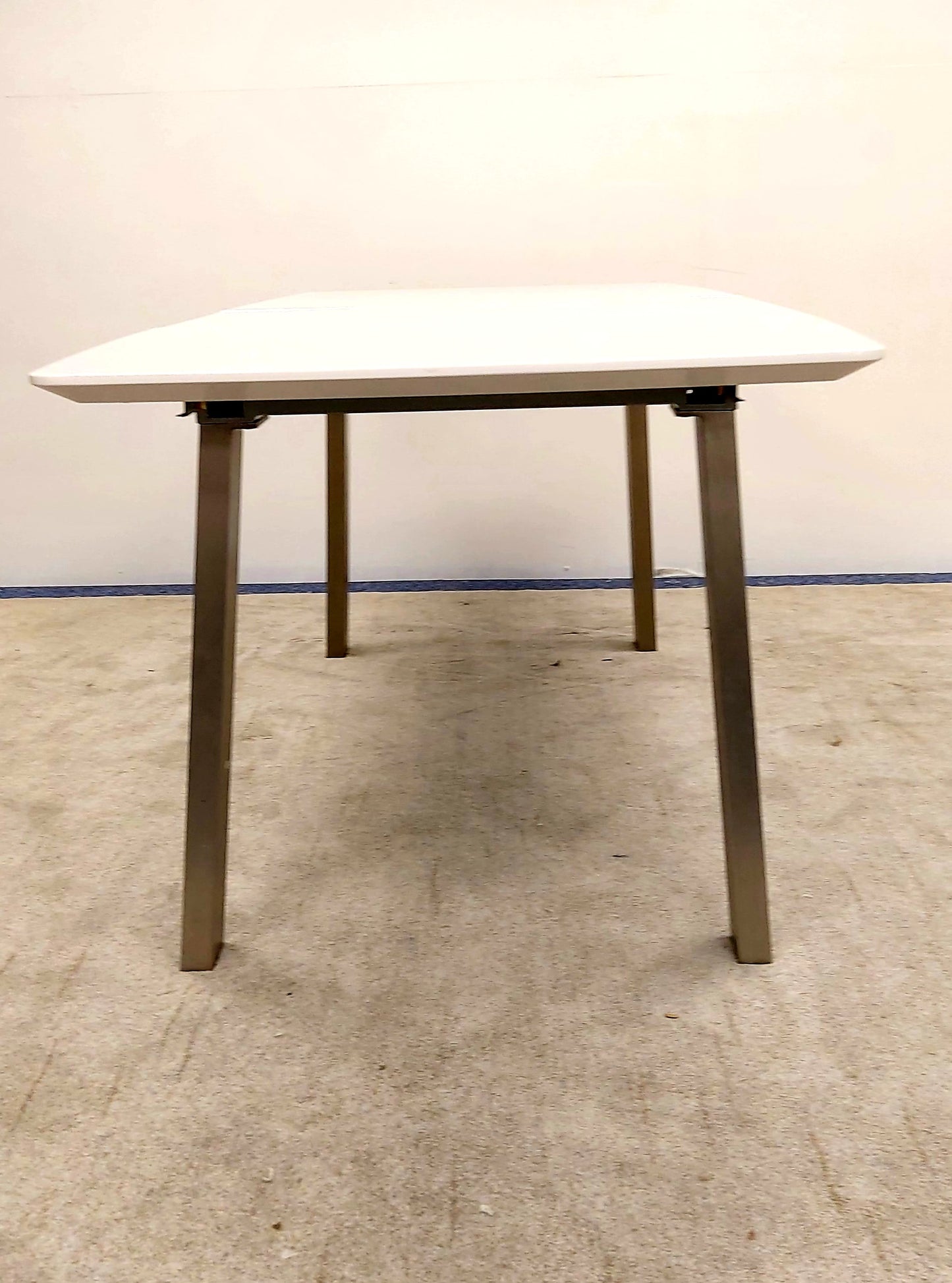 Extending Dining Table (CC)